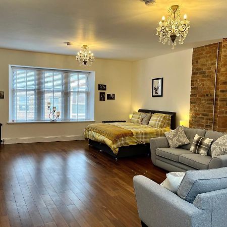 The Bards Loft, Large Studio Apartment Ayr Bagian luar foto