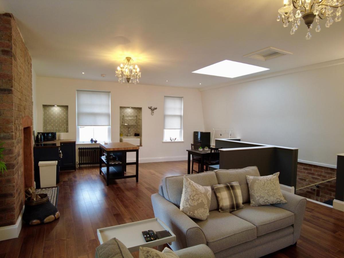 The Bards Loft, Large Studio Apartment Ayr Bagian luar foto
