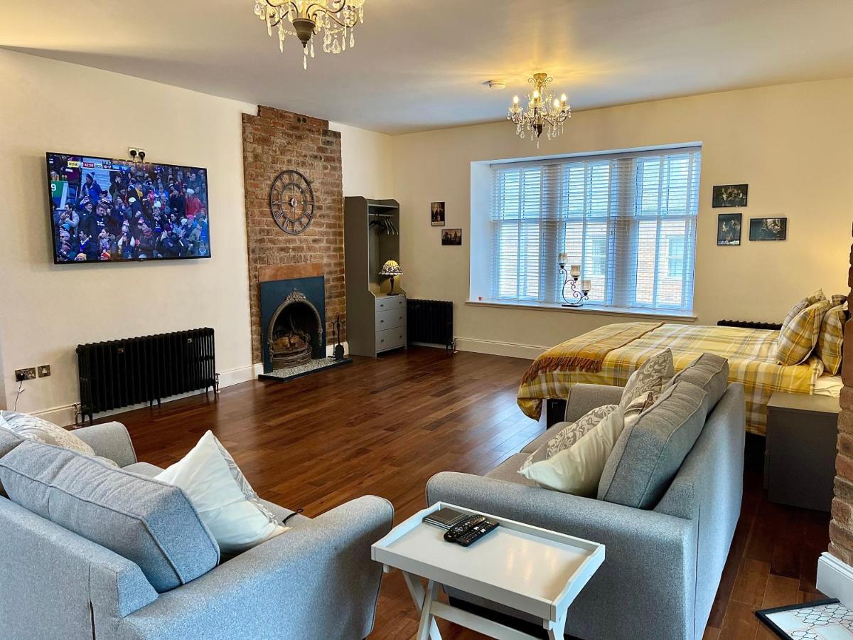 The Bards Loft, Large Studio Apartment Ayr Bagian luar foto